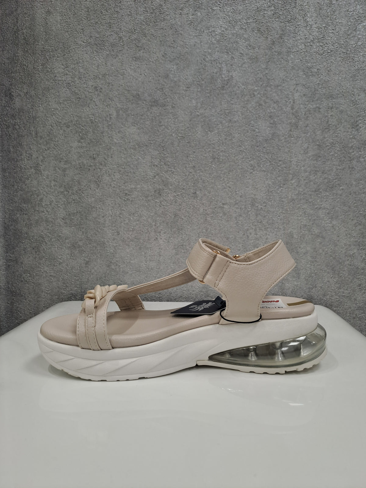 LLOYD & PRYCE : Maxwell Sandals By Tommy Bowe - Cream