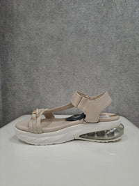 LLOYD & PRYCE : Maxwell Sandals By Tommy Bowe - Cream