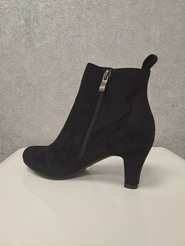 REDZ : Black Suede Boot