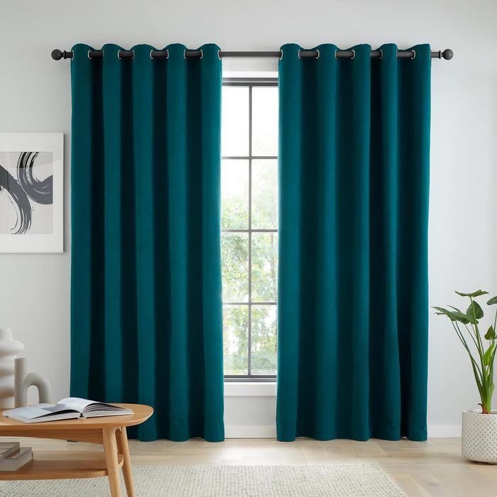 CATHERINE LANSFIELD : Wilson Thermal Blackout Eyelet Curtains - Green