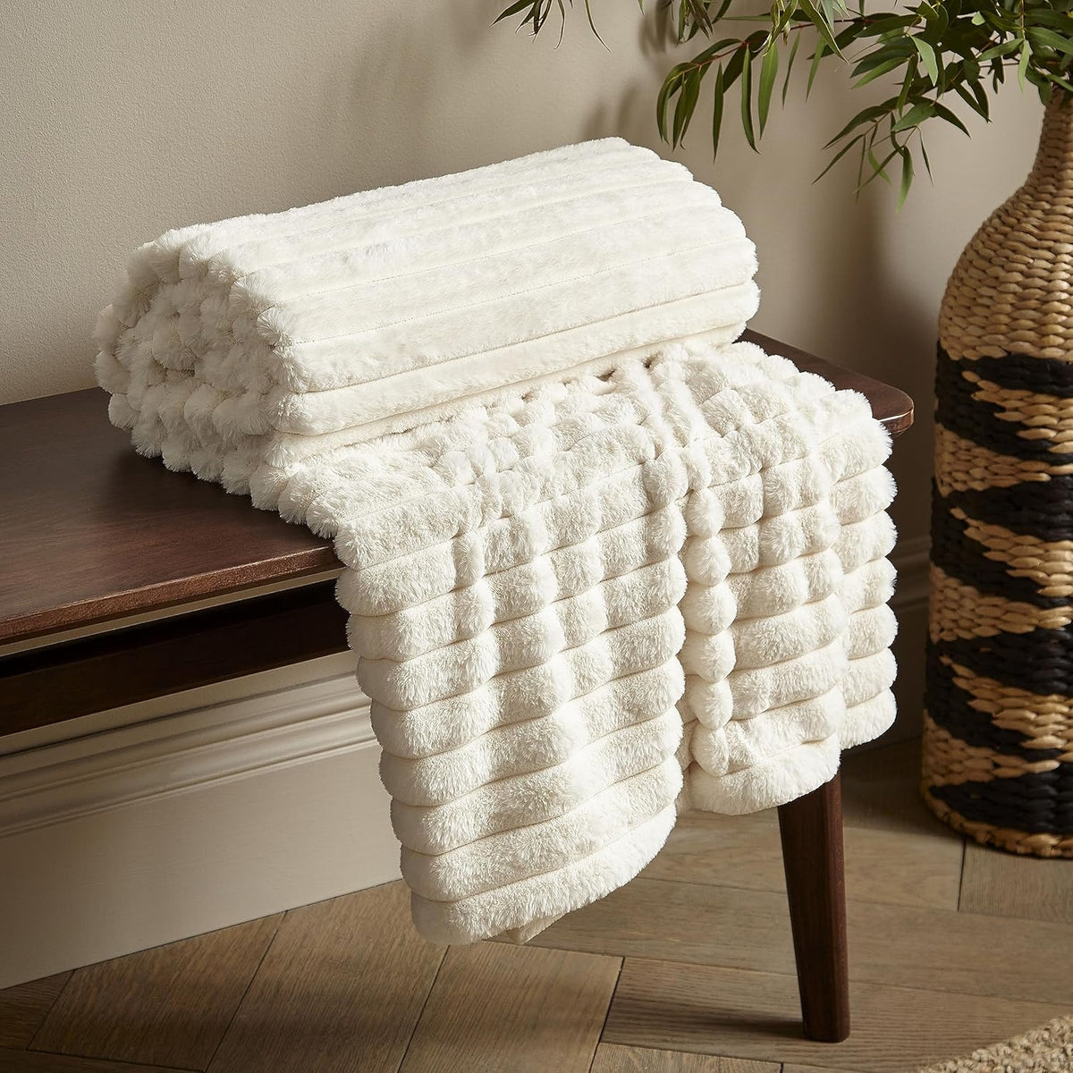 CATHERINE LANSFIELD : Cosy Ribbed Blanket Throw - Cream