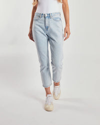 DIESEL : Kendra Straight Leg Jean