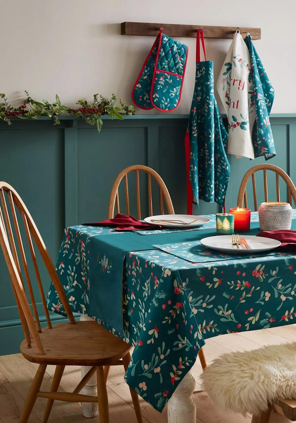 CATHERINE LANSFIELD Christmas Holly and Mistletoe Tablecloth - 2 Sizes