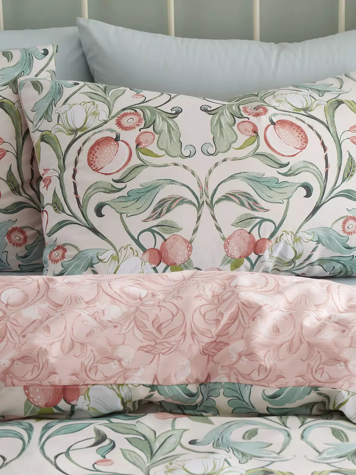 CATHERINE LANSFIELD Clarence Floral Duvet Set