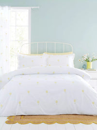 CATHERINE LANSFIELD Lorna Embroidered Daisy Duvet Set - White