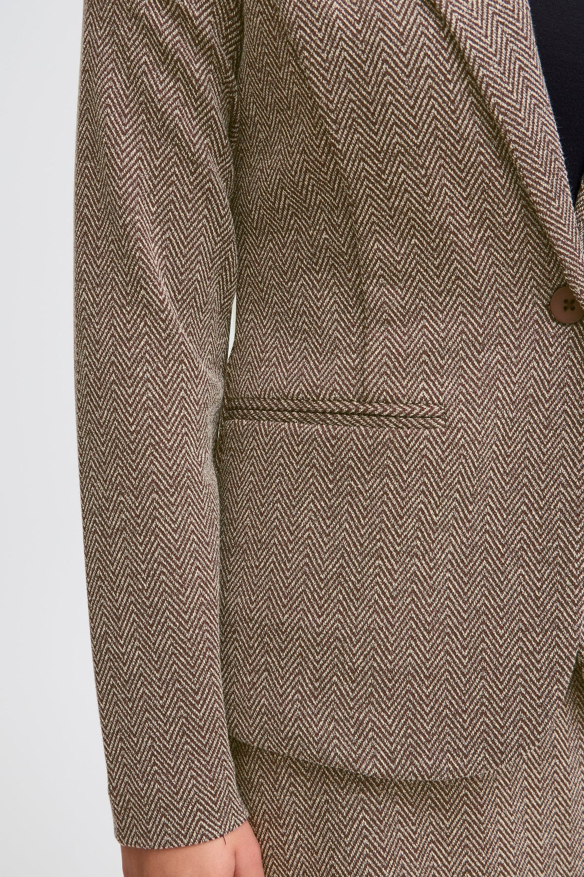 ICHI Kate Jacquard Blazer - Almond Herringbone