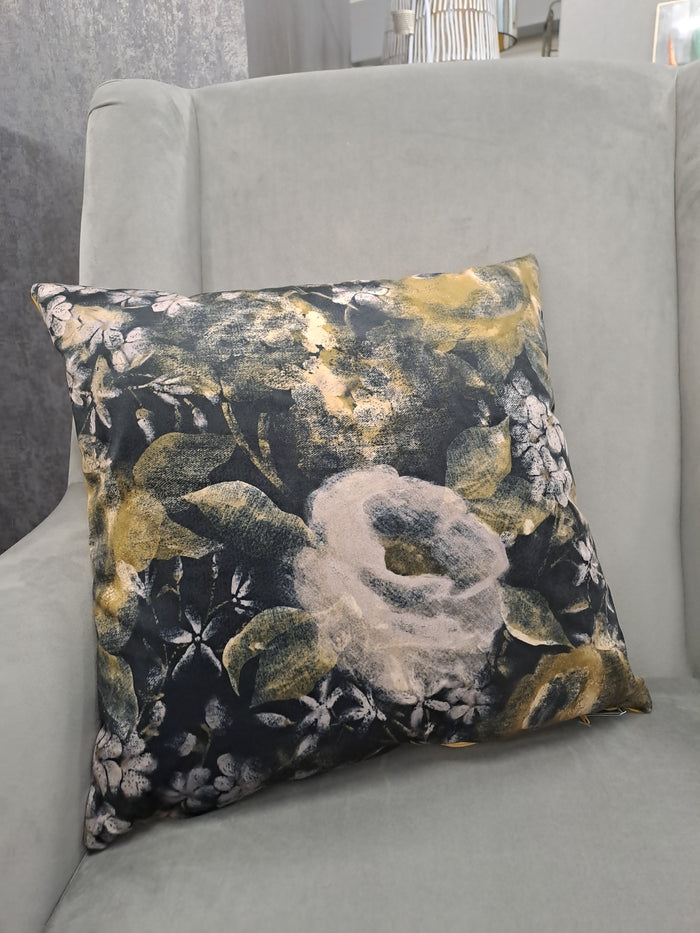 FULLSHIRE : Blossom Cushion - Olive