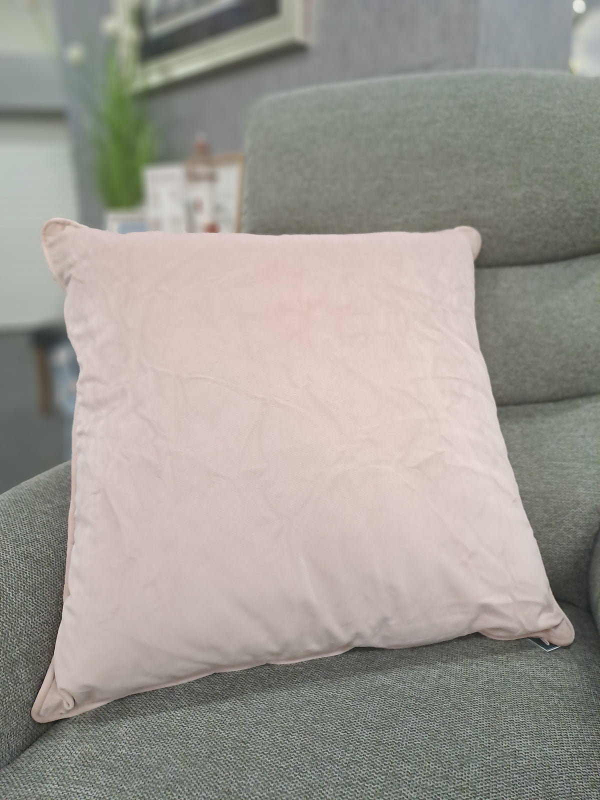 FULLSHIRE : Velvet Piped Cushion - Blush Pink 55x55