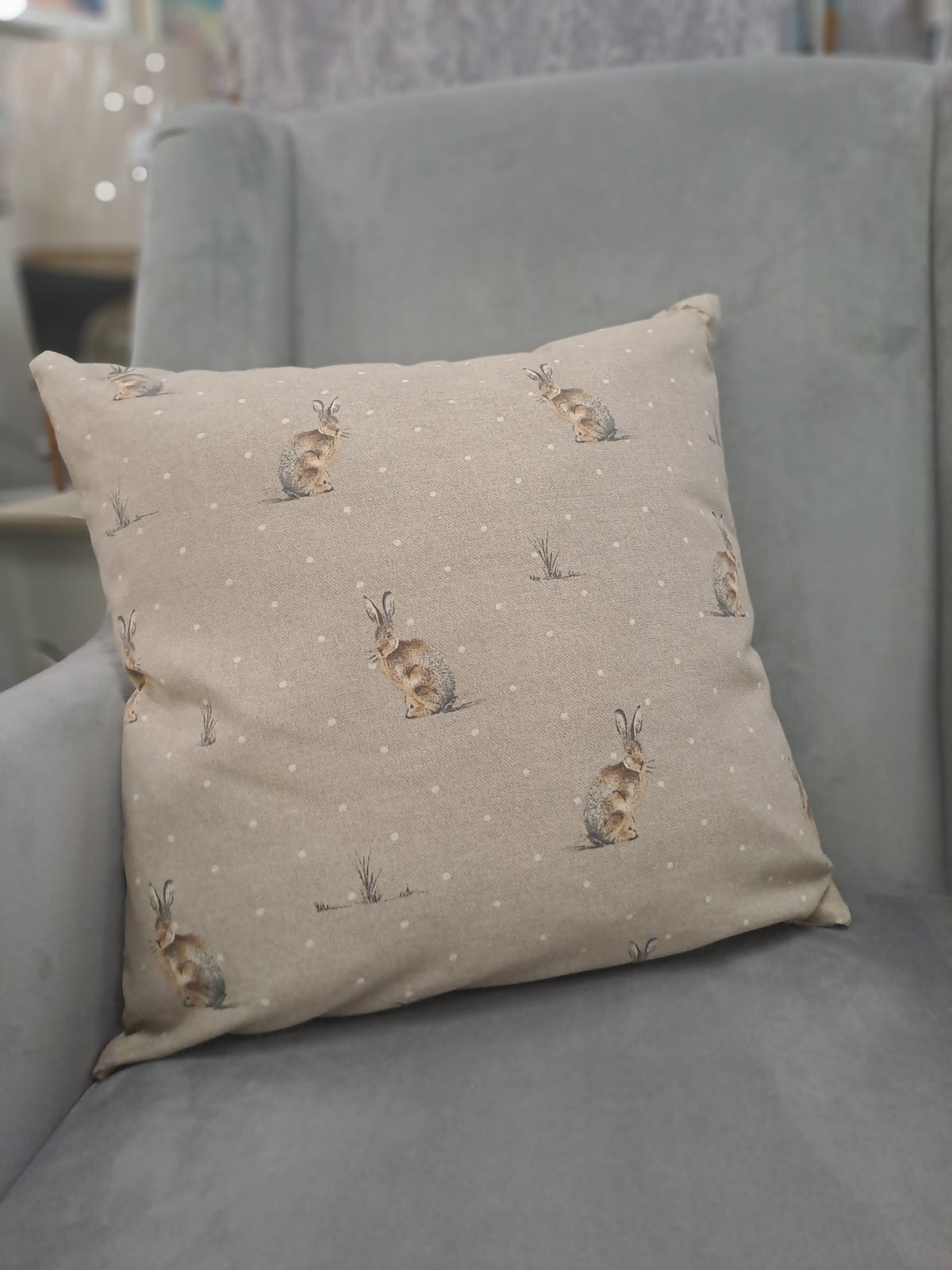 FULLSHIRE : Linen Cushion - Hares 43x43