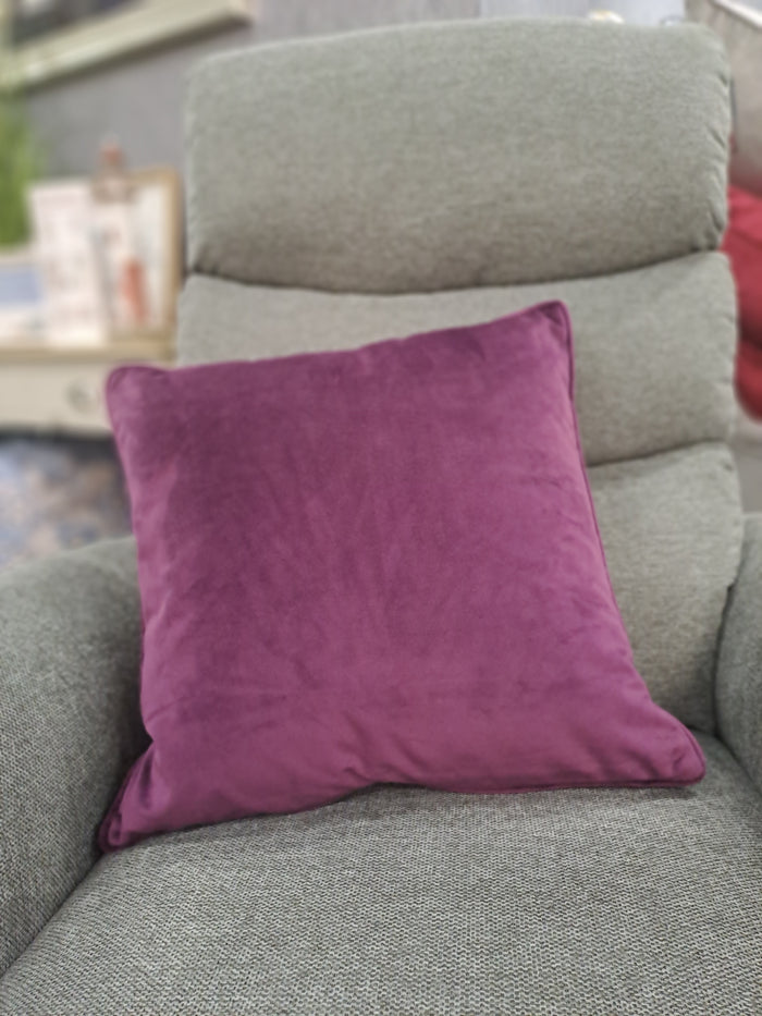 FULLSHIRE : Velvet Piped Cushion - Plum 43x43