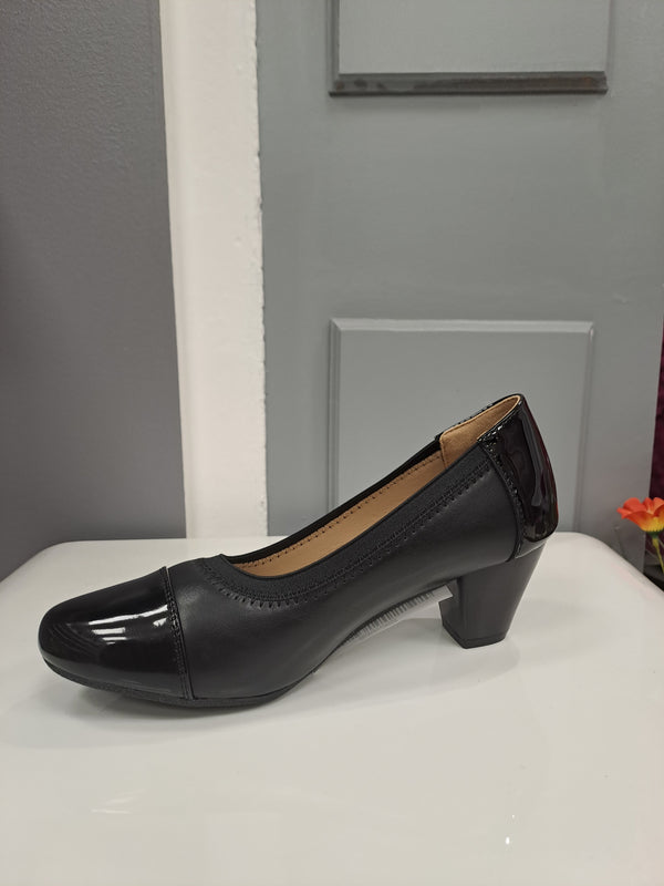 NINE TO FIVE Women's Court Shoe - Black