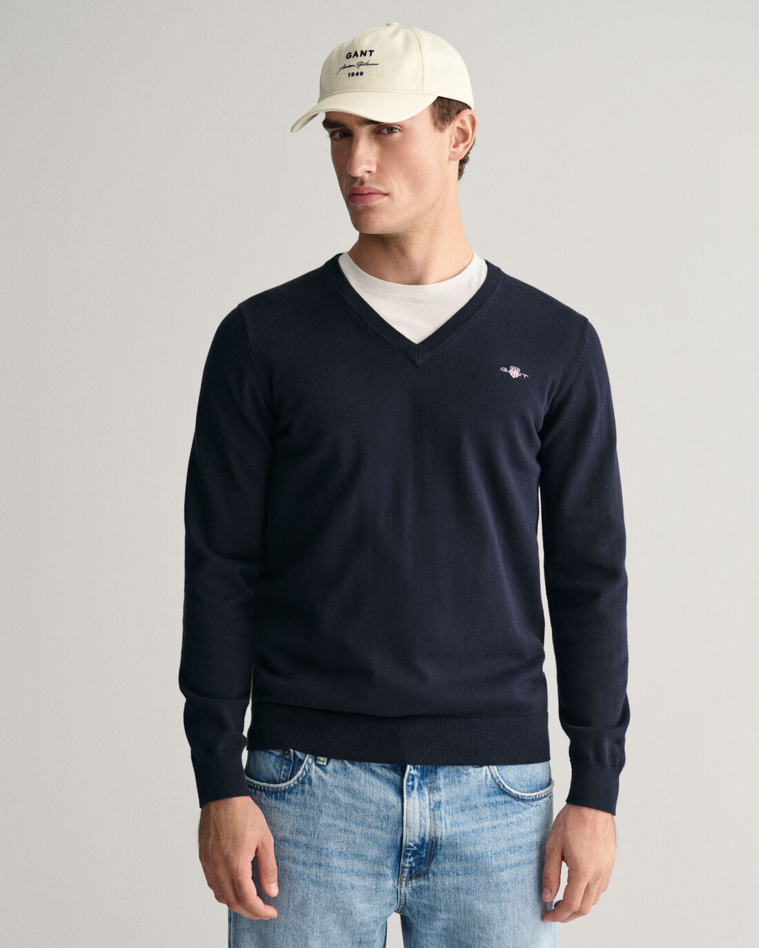 GANT : Classic Cotton V Neck Sweater - Navy