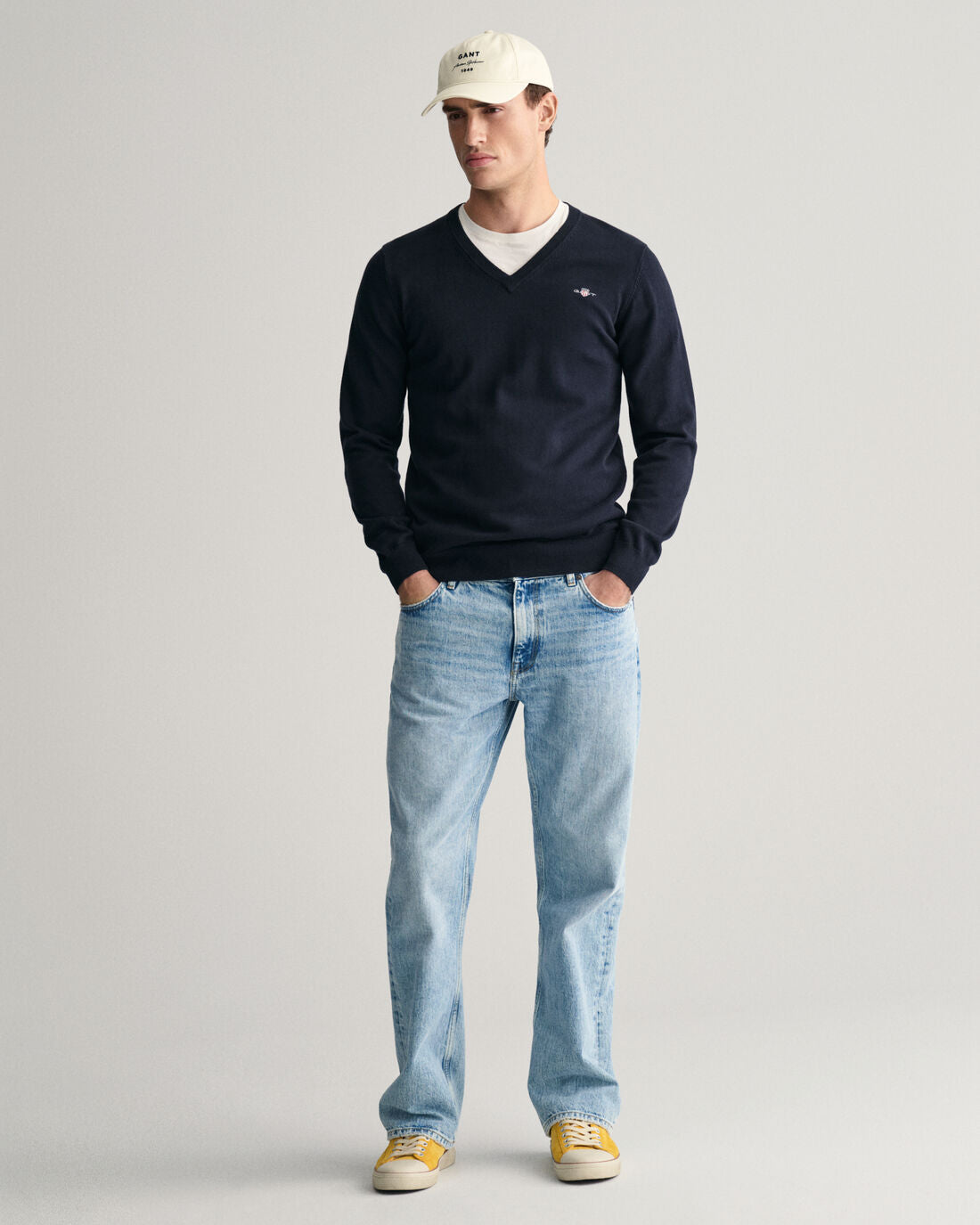 GANT : Classic Cotton V Neck Sweater - Navy