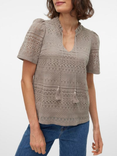 VERO MODA : Women's Honey Lace S/S Tassel Top - Taupe