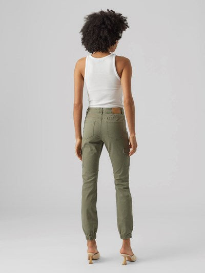 VERO MODA : Ivy Ankle Cargo Pants - Green