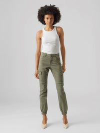 VERO MODA : Ivy Ankle Cargo Pants - Green