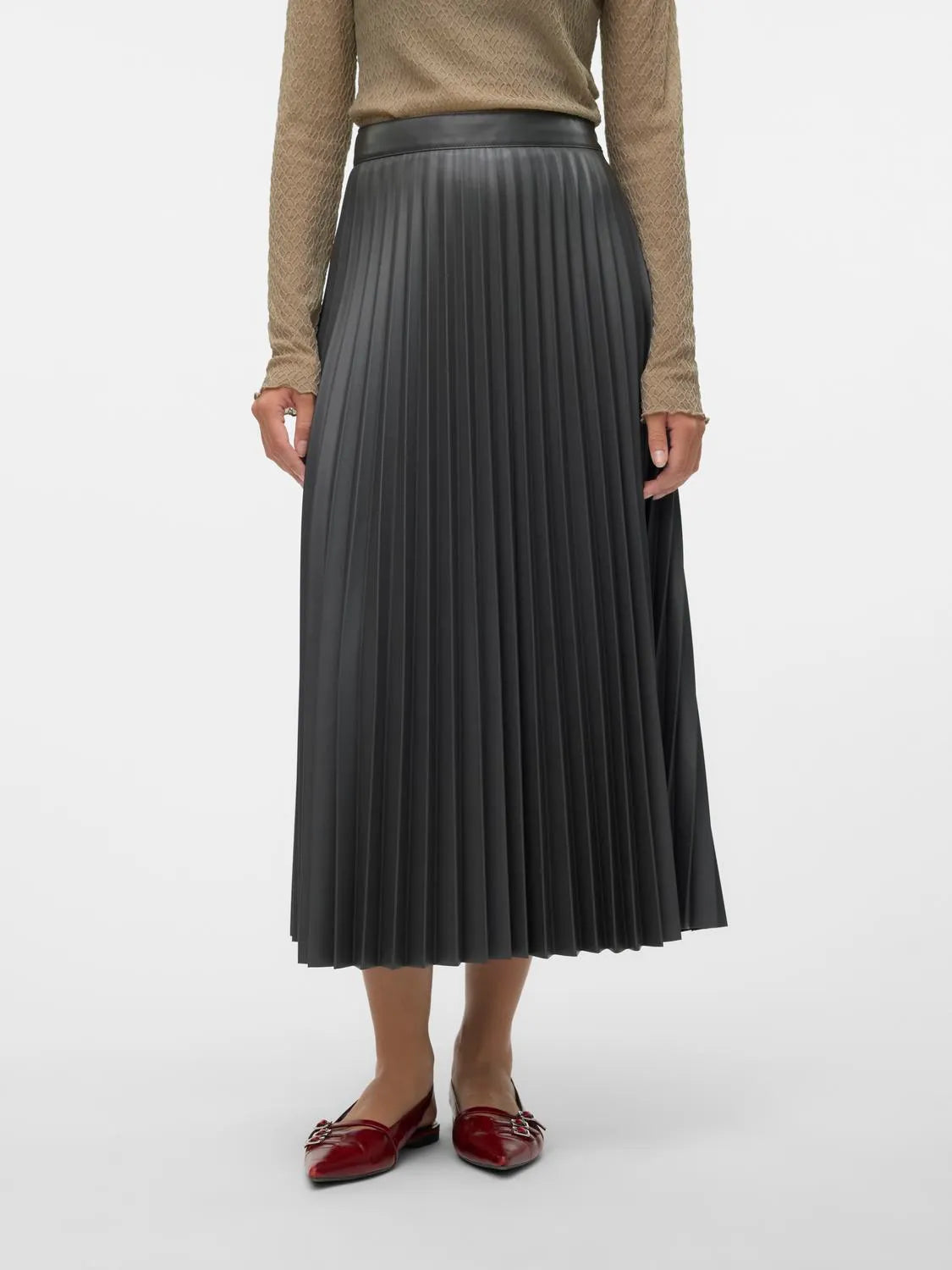 VERO MODA : Bella Holly Plisse Coated Skirt - Grey