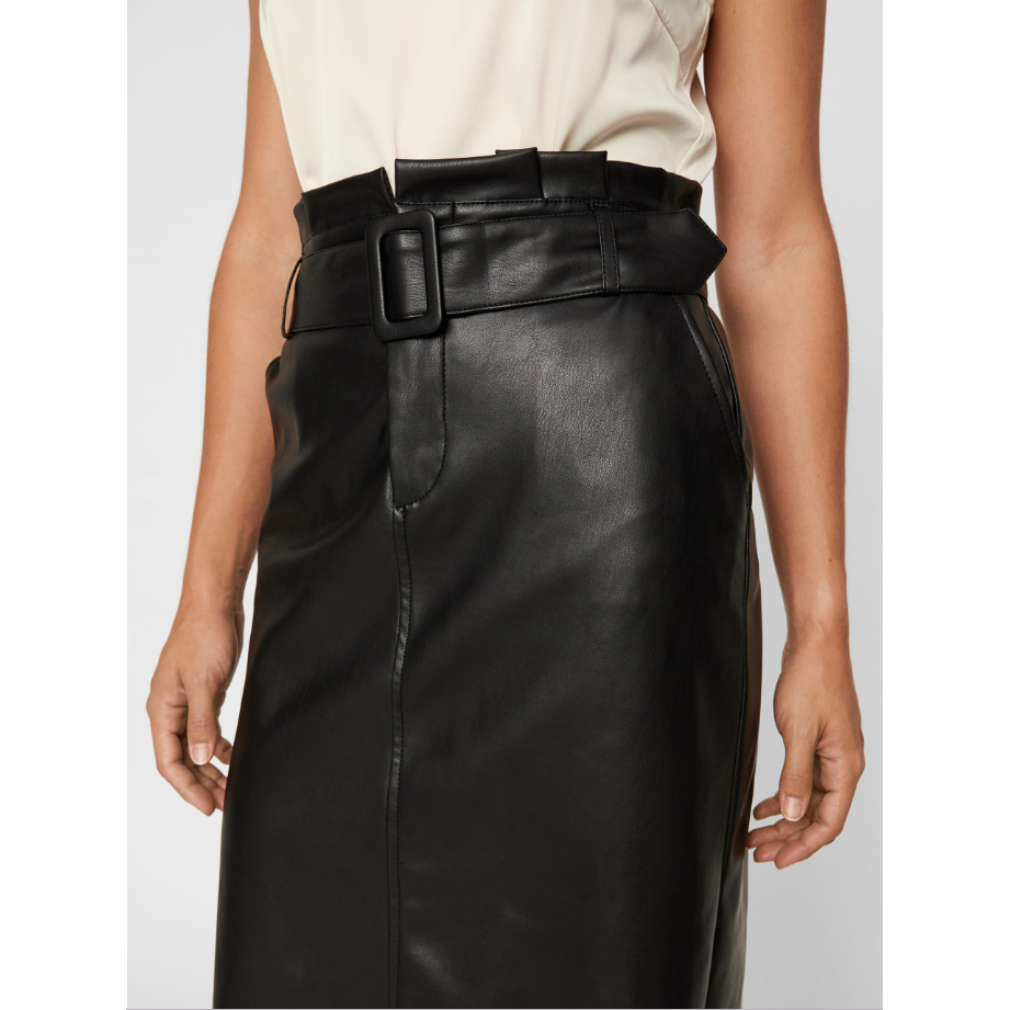 VERO MODA  : Coated Knee Skirt