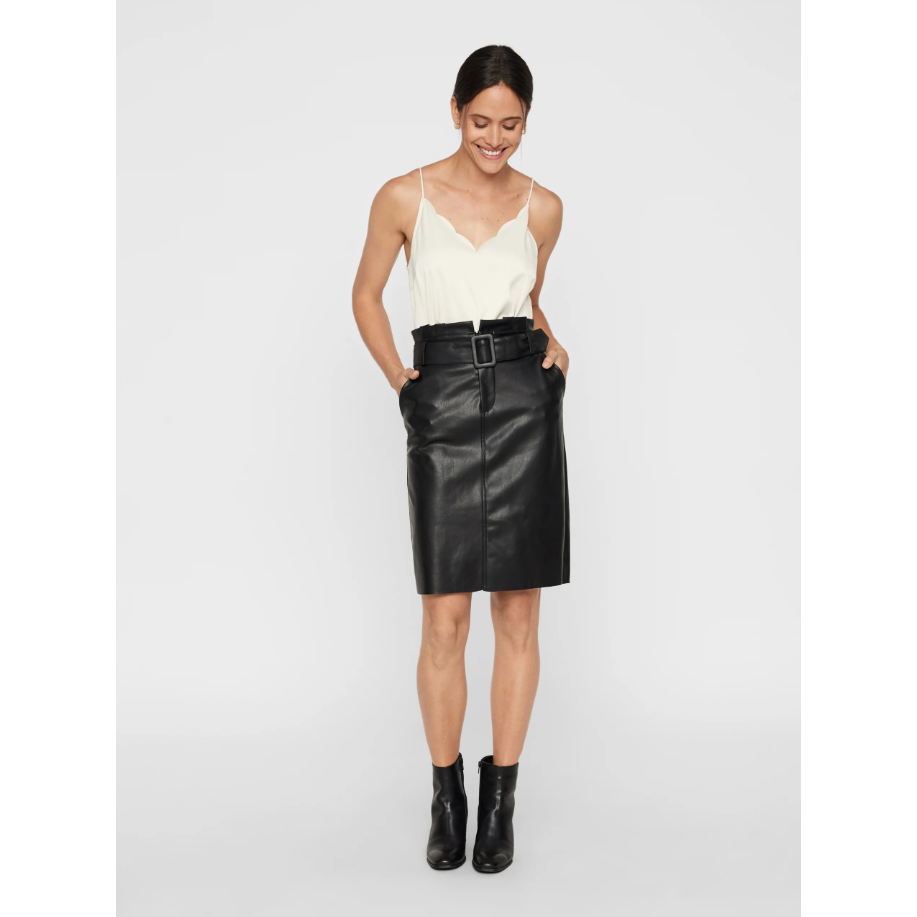 VERO MODA  : Coated Knee Skirt