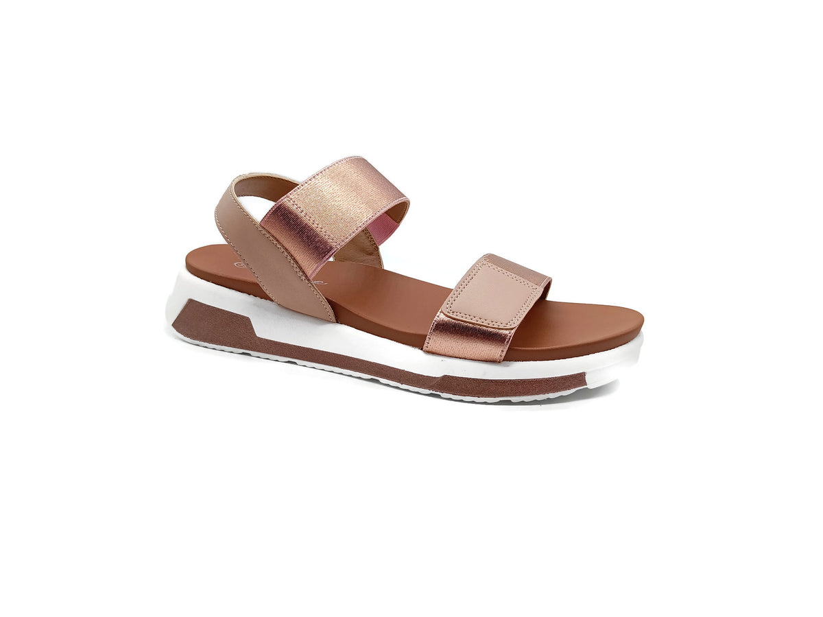 COPE CLOTHING : Metallic Wedge Sandal - Champagne