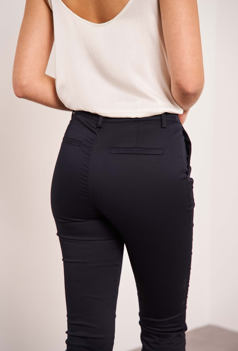 COPE CLOTHING : Mid Waist Cigarette Pants - Navy